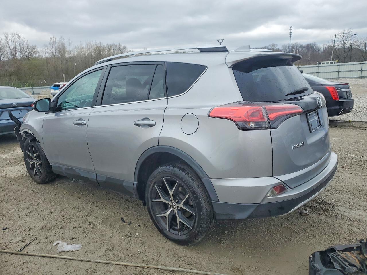 2016 TOYOTA RAV4 SE photo 4