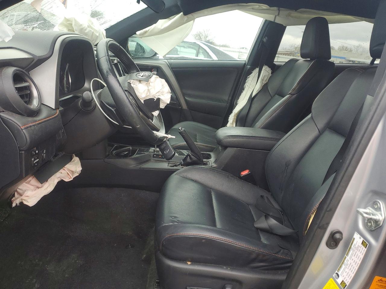 2016 TOYOTA RAV4 SE photo 19