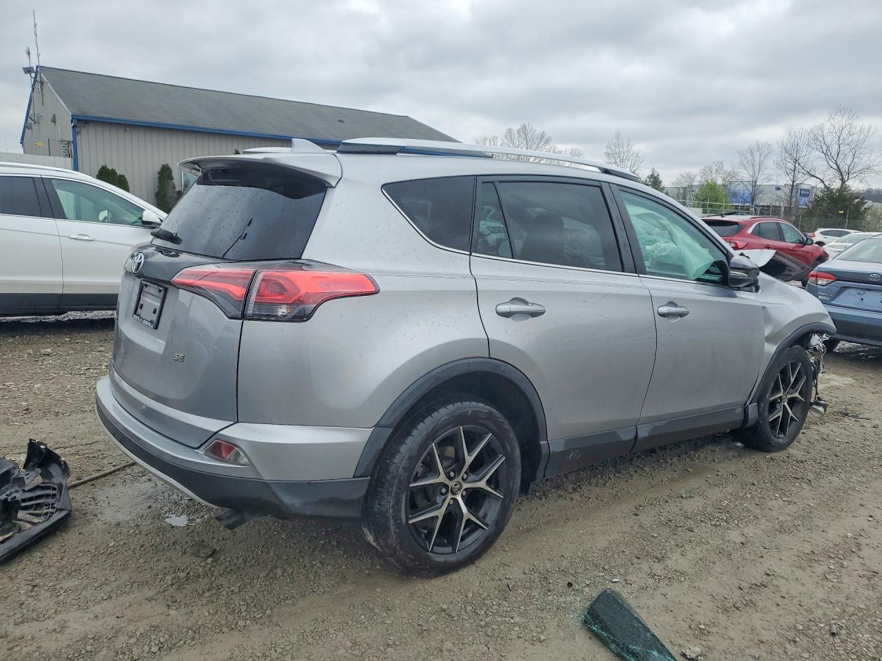 2016 TOYOTA RAV4 SE photo 7
