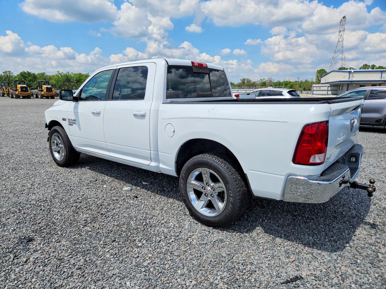 2019 RAM 1500 CLASSIC SLT photo 2