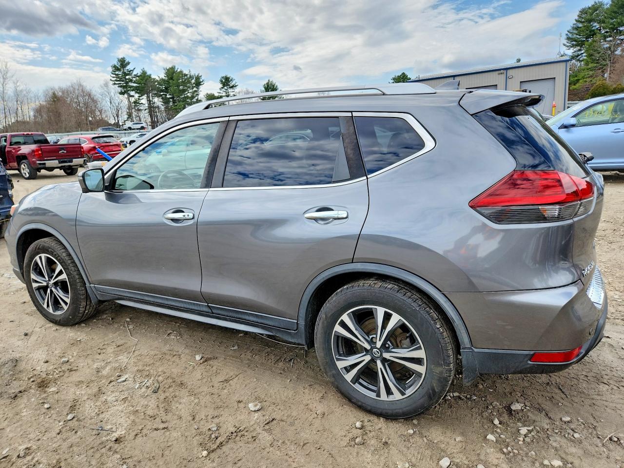 2019 NISSAN ROGUE SV photo 3