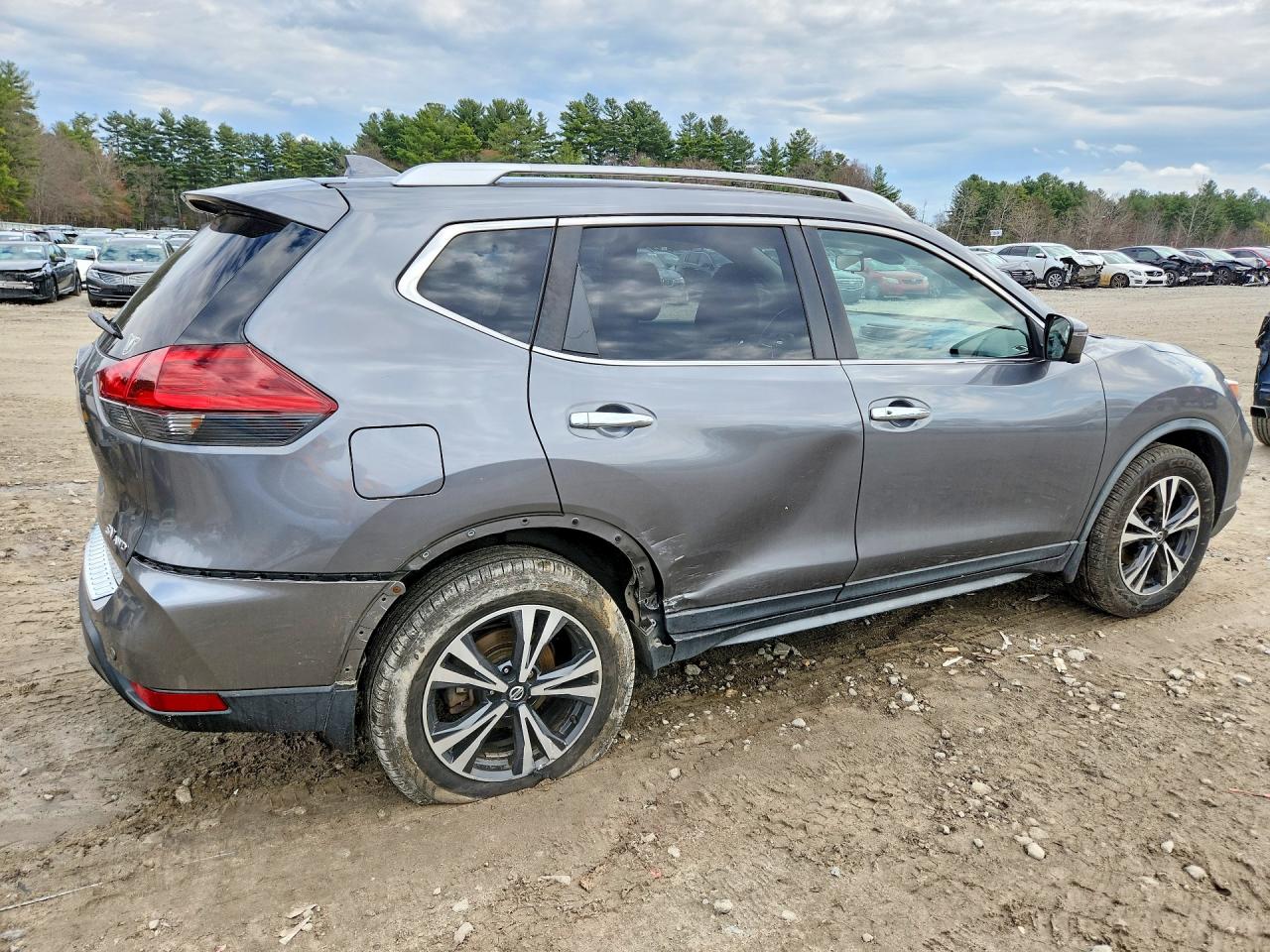 2019 NISSAN ROGUE SV photo 5