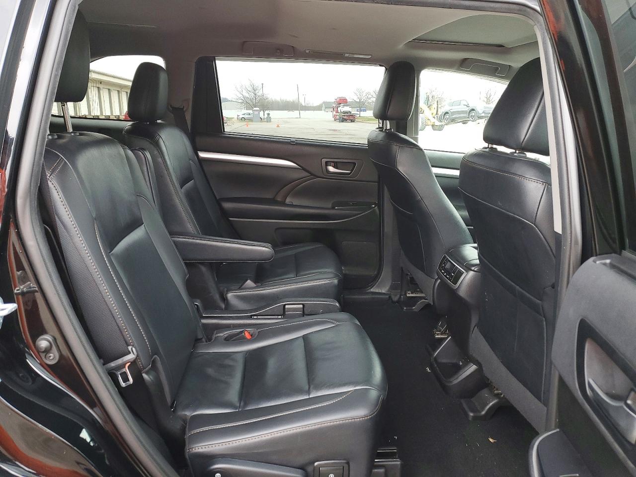 2019 TOYOTA HIGHLANDER XLE photo 11