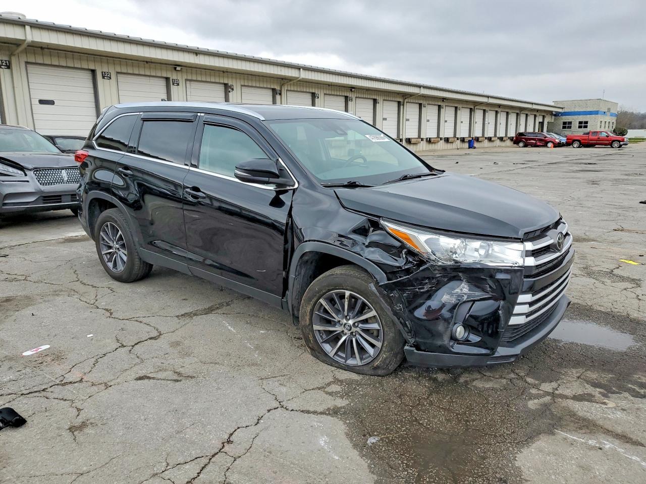2019 TOYOTA HIGHLANDER XLE photo 4