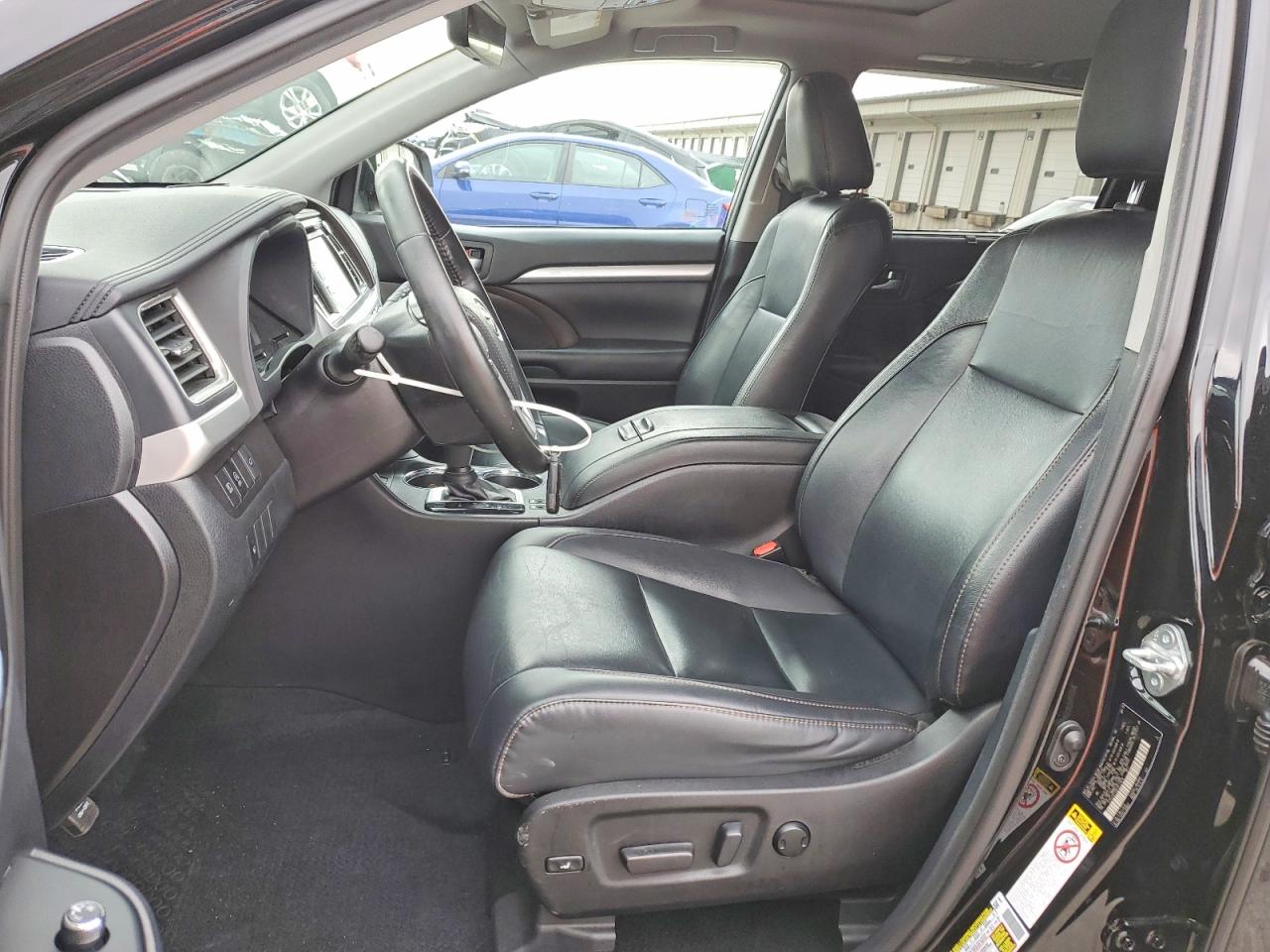 2019 TOYOTA HIGHLANDER XLE photo 7