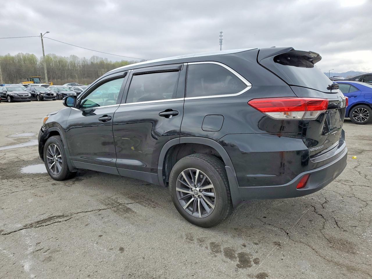 2019 TOYOTA HIGHLANDER XLE photo 2