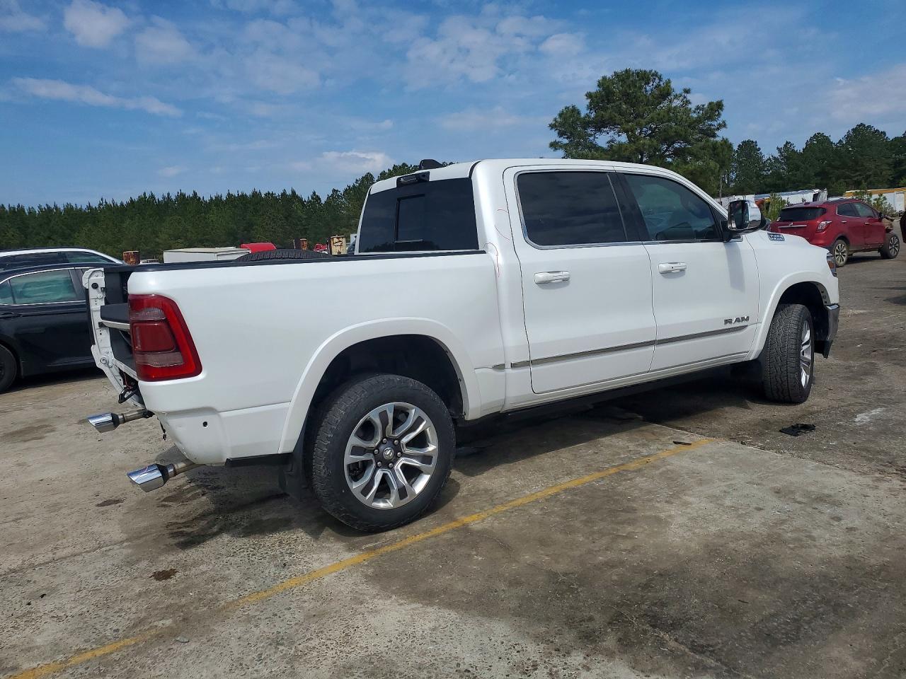 2023 RAM 1500 LIMITED photo 3