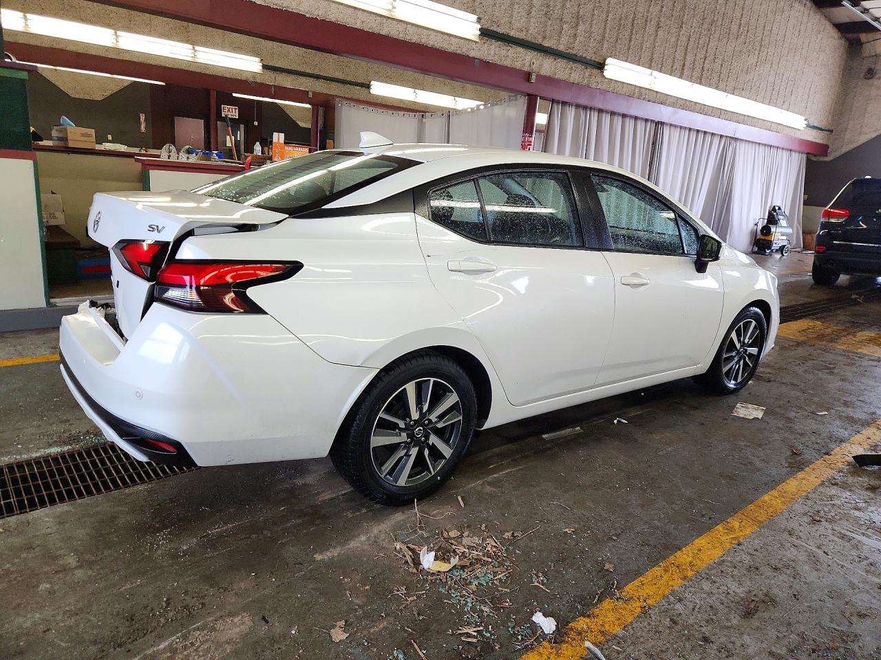 2021 NISSAN VERSA SV photo 5