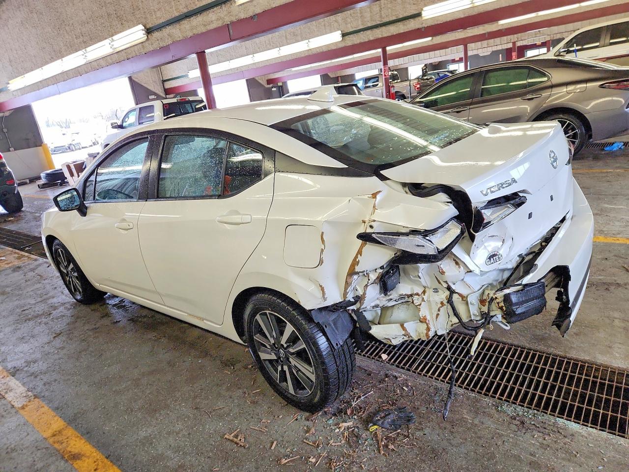 2021 NISSAN VERSA SV photo 3