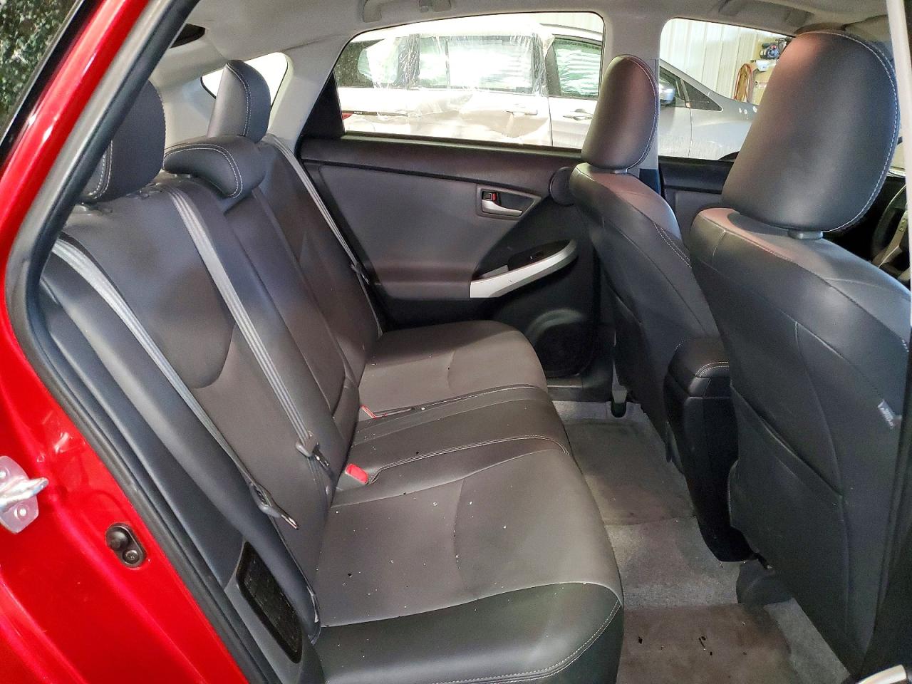 2015 TOYOTA PRIUS FOUR photo 28