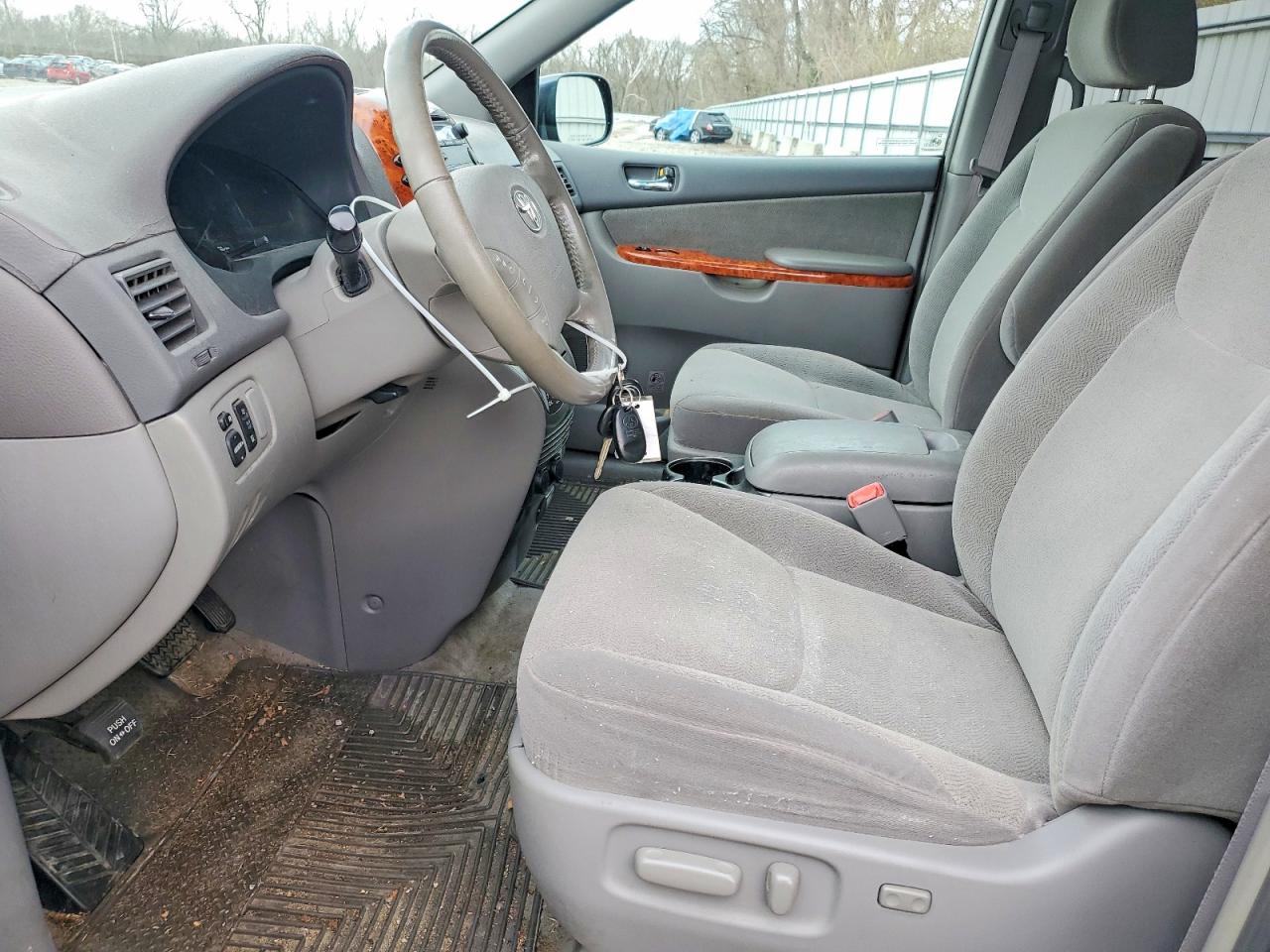 2006 TOYOTA SIENNA XLE 7 PASSENGER photo 13