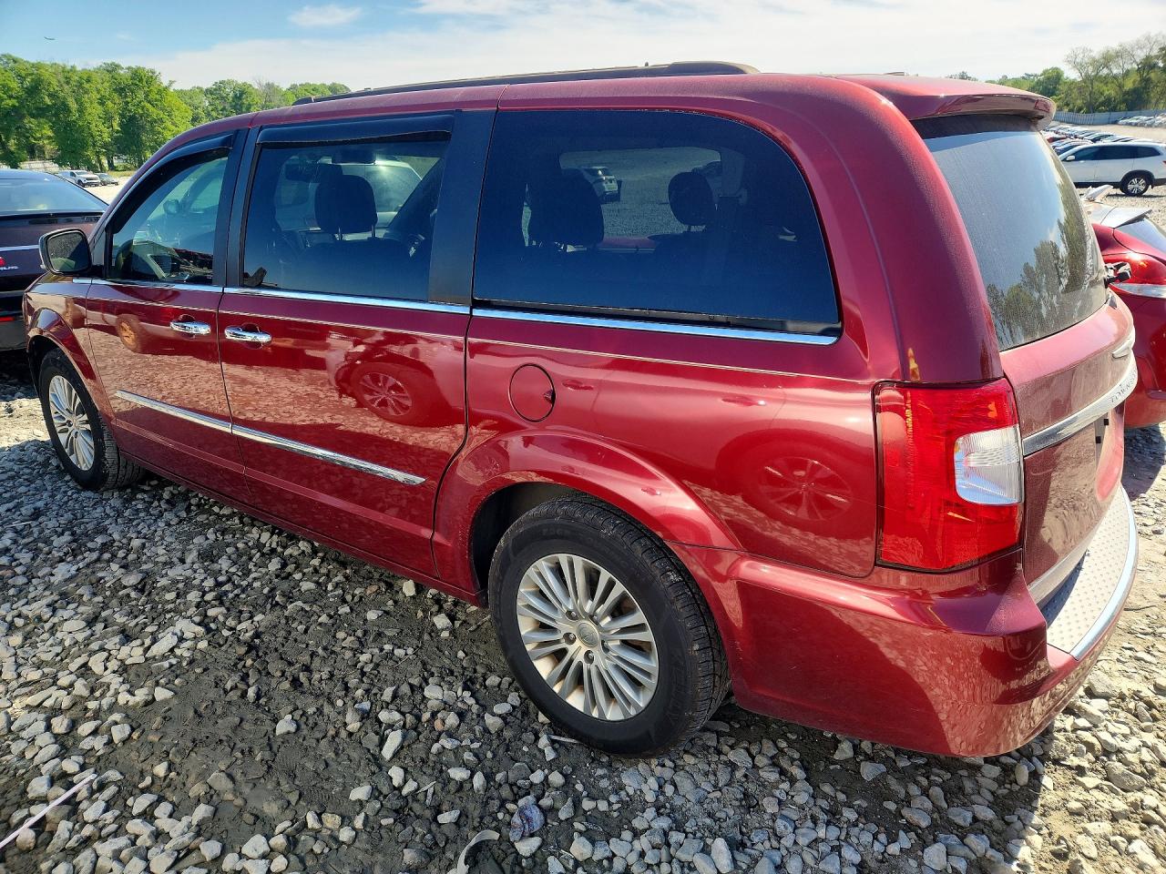 2015 CHRYSLER TOWN & COUNTRY TOURING L photo 4
