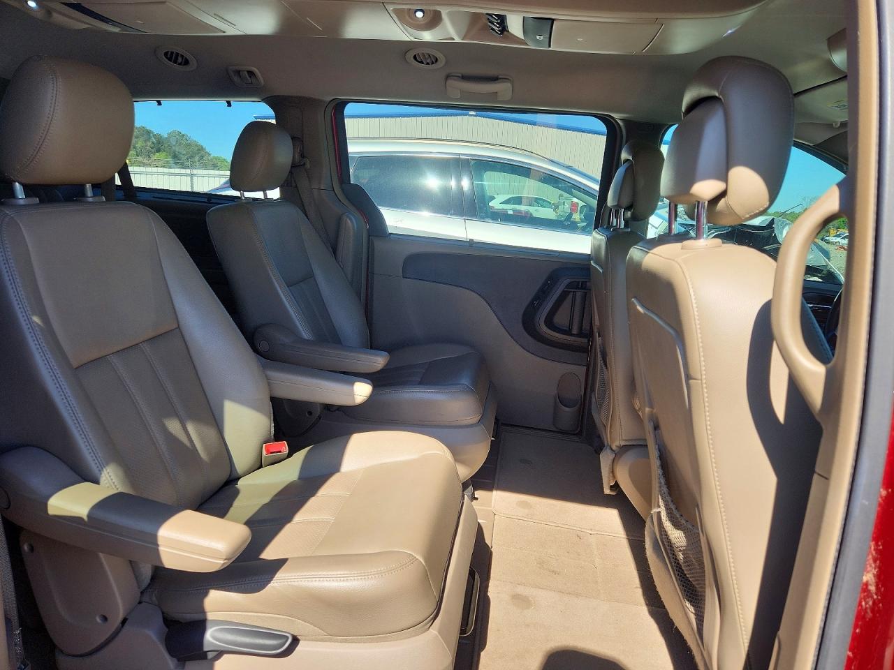 2015 CHRYSLER TOWN & COUNTRY TOURING L photo 31