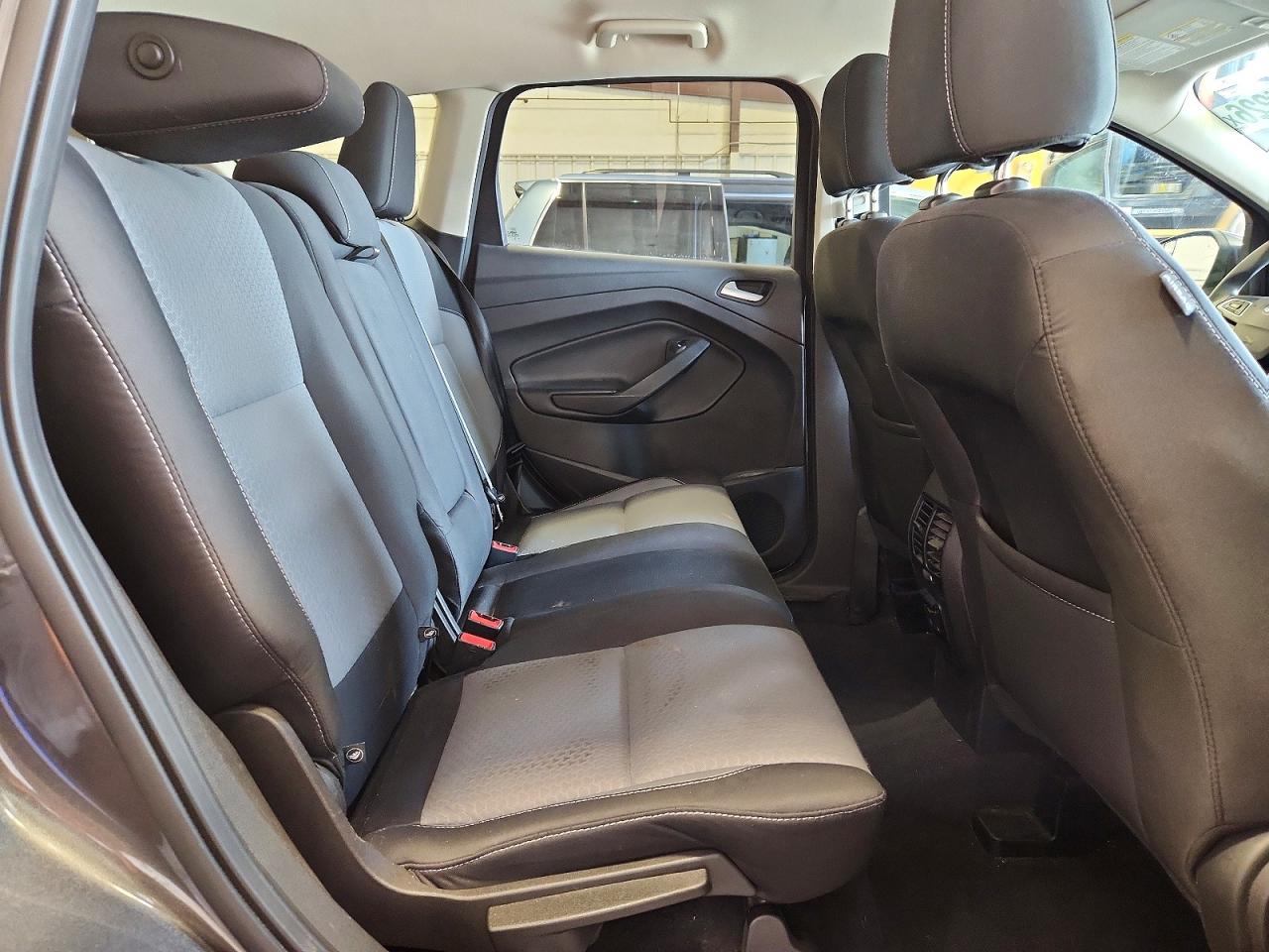 2017 FORD ESCAPE SE photo 19