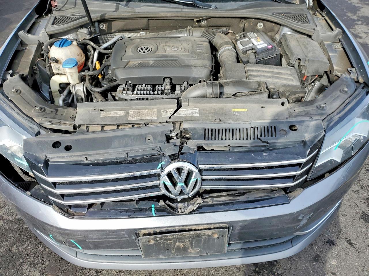 2015 VOLKSWAGEN PASSAT S photo 31