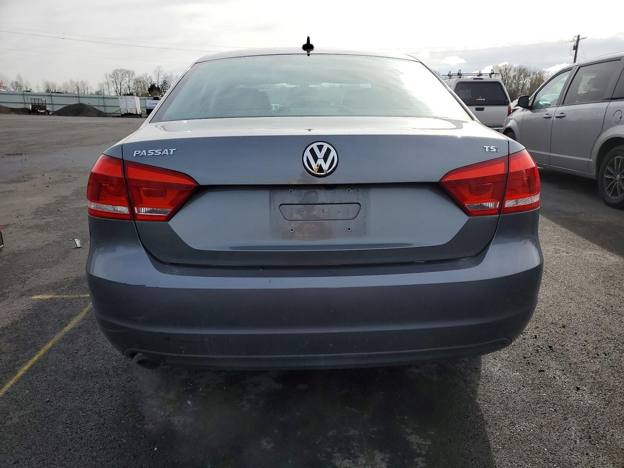 2015 VOLKSWAGEN PASSAT S photo 16