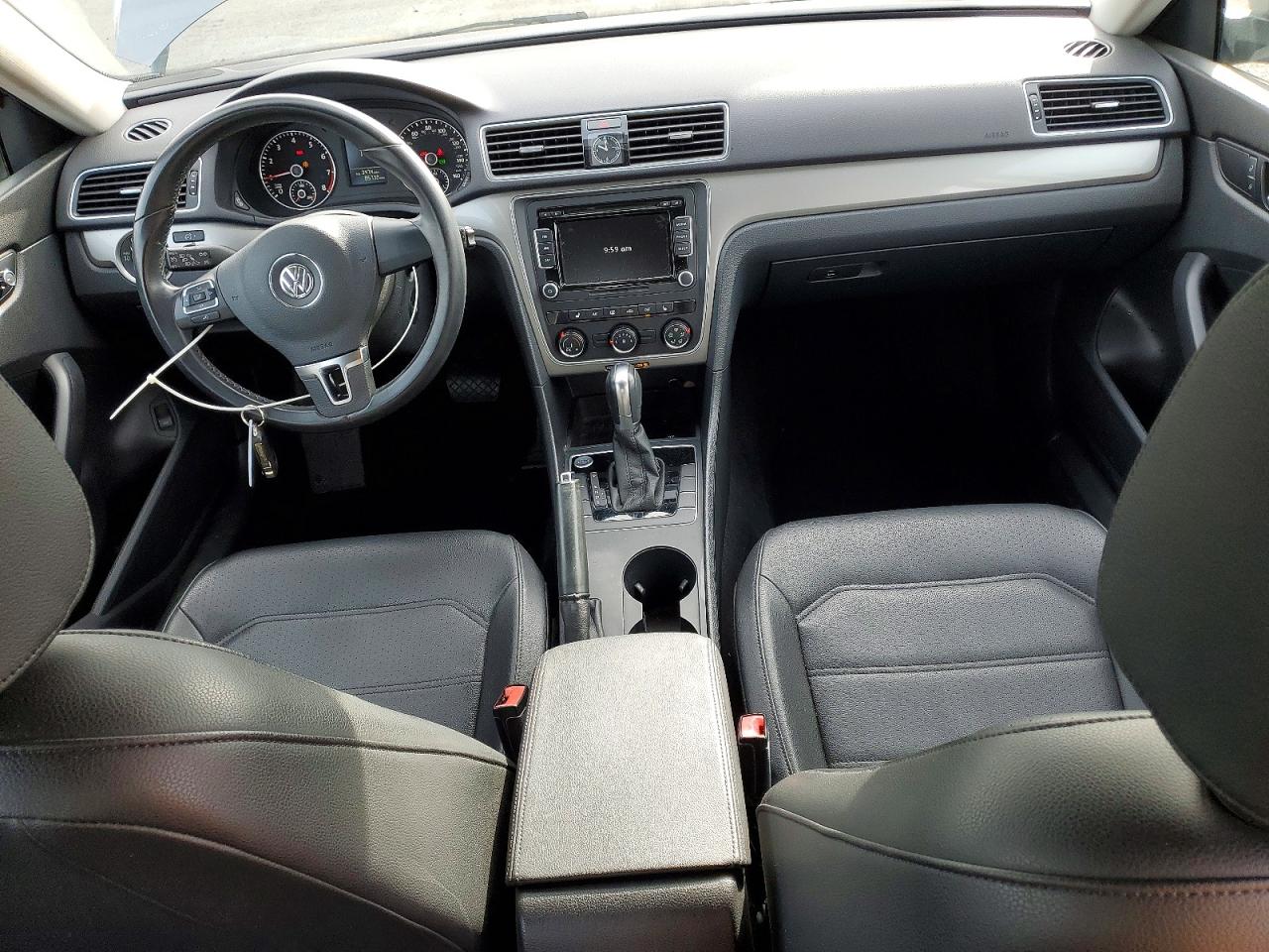 2015 VOLKSWAGEN PASSAT S photo 22