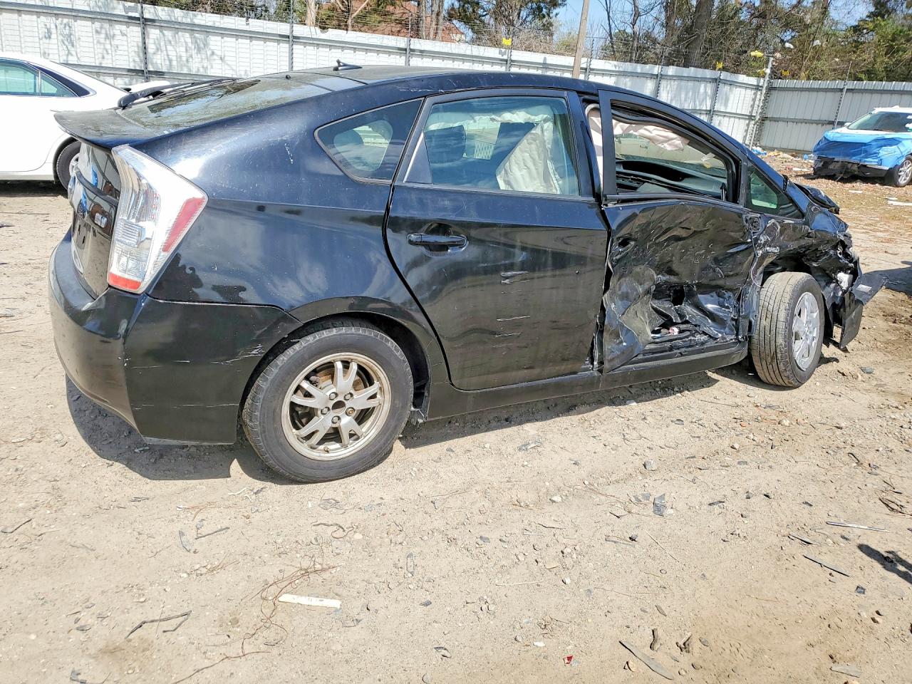 2011 TOYOTA PRIUS THREE photo 3