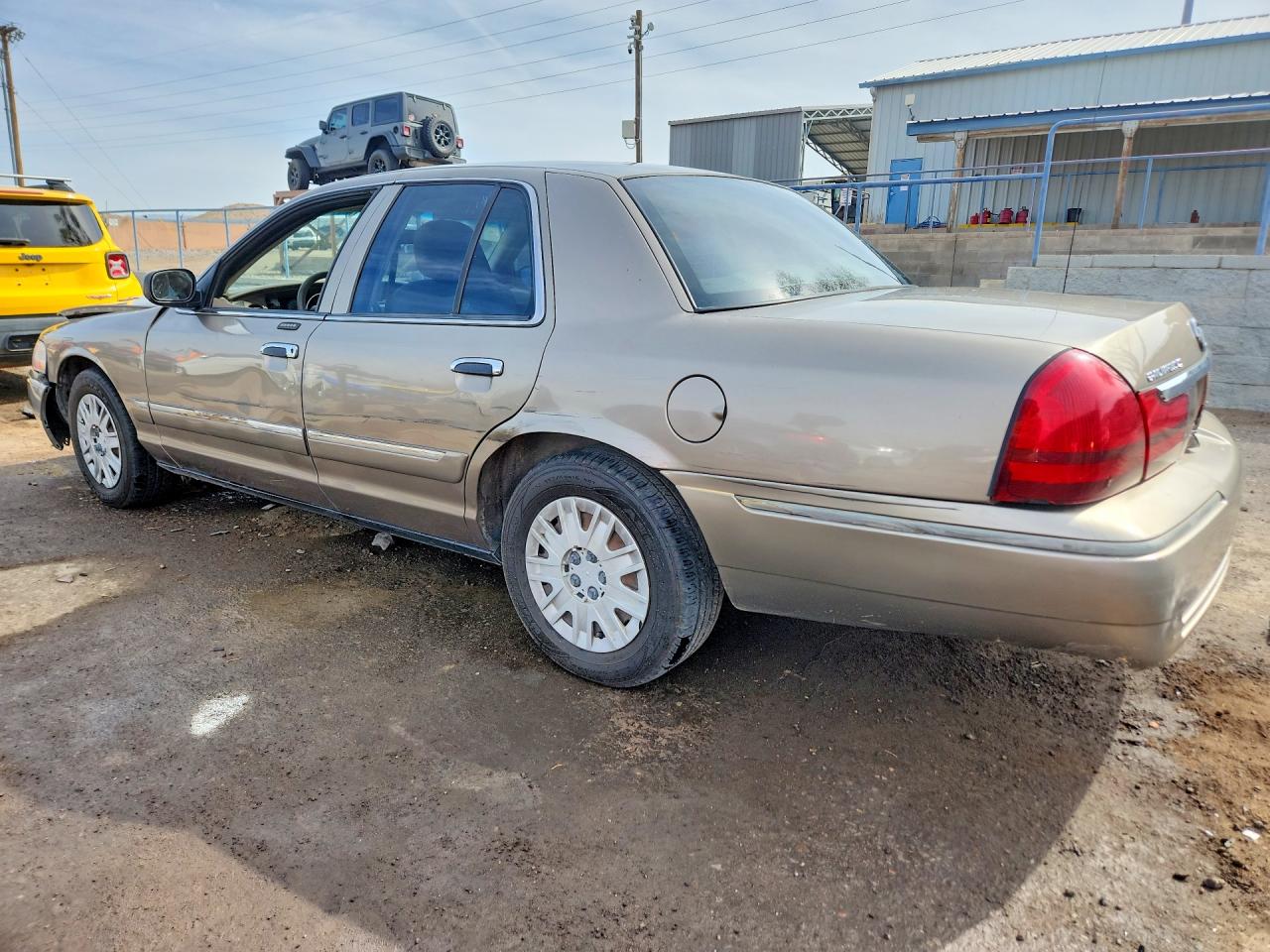 2005 MERCURY GRAND MARQUIS GS photo 2