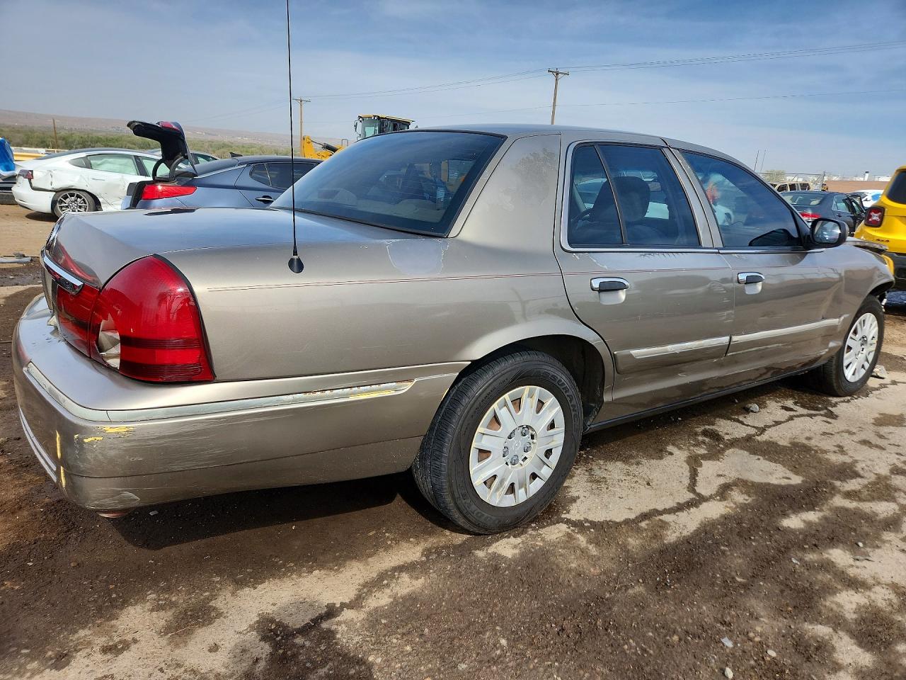 2005 MERCURY GRAND MARQUIS GS photo 3