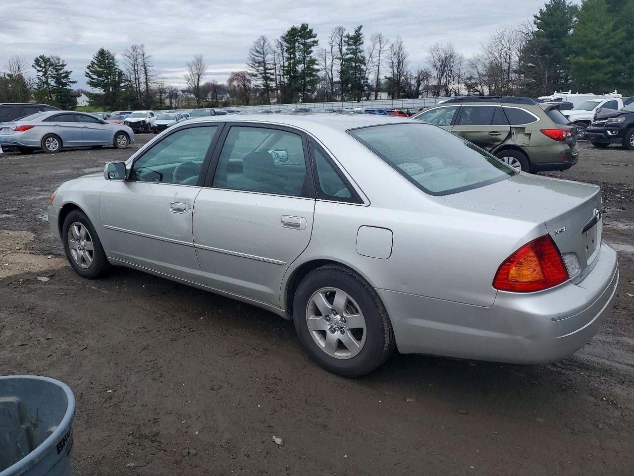 2000 TOYOTA AVALON XL photo 3