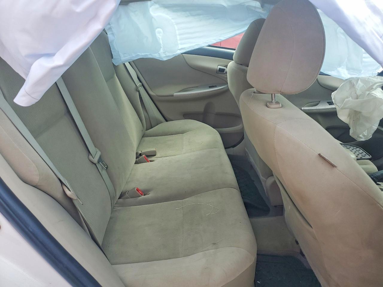 2011 TOYOTA COROLLA LE photo 28