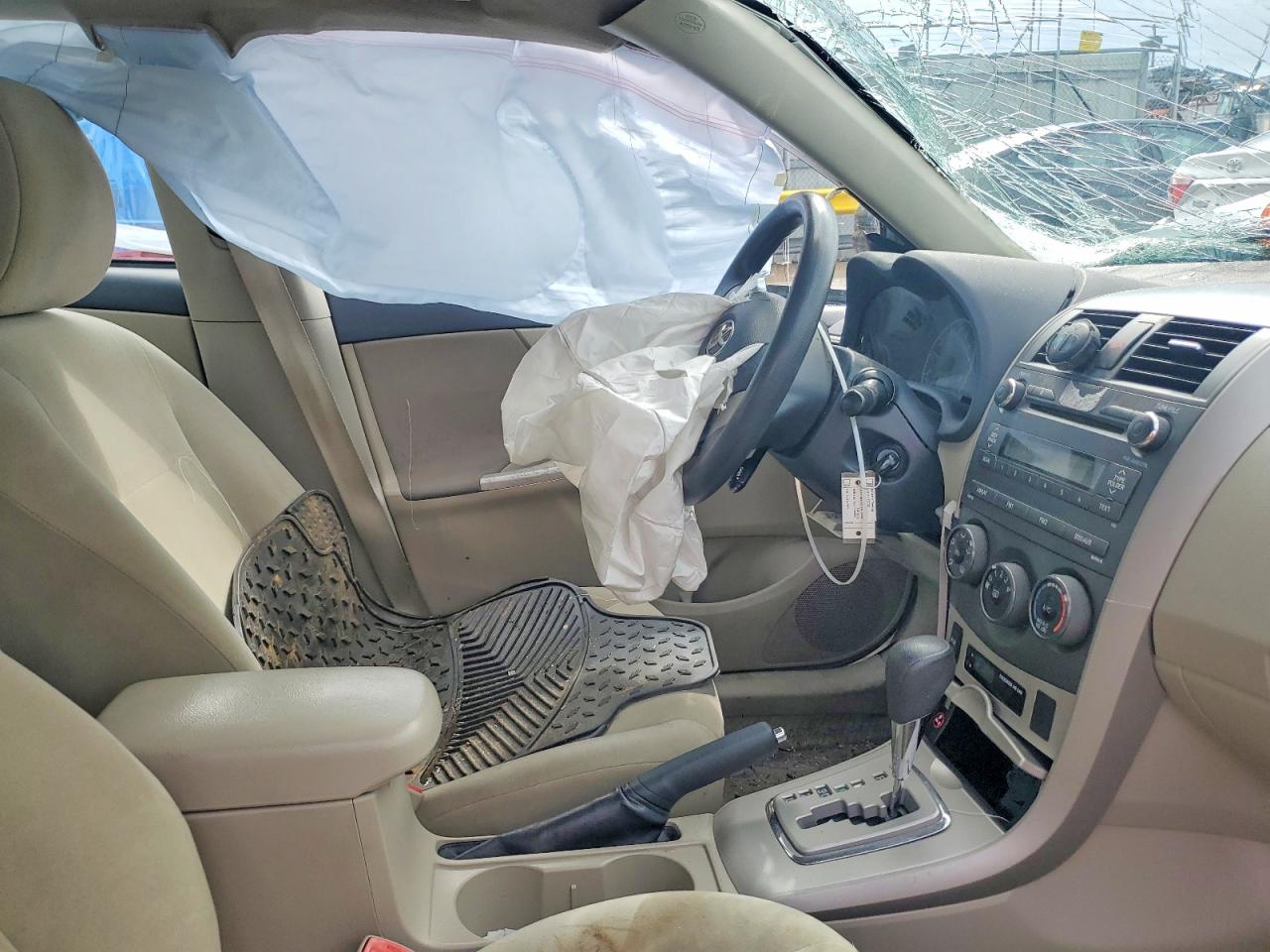 2011 TOYOTA COROLLA LE photo 19