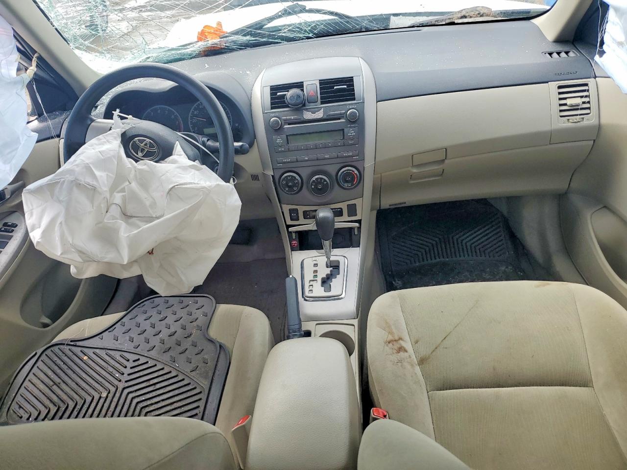 2011 TOYOTA COROLLA LE photo 22