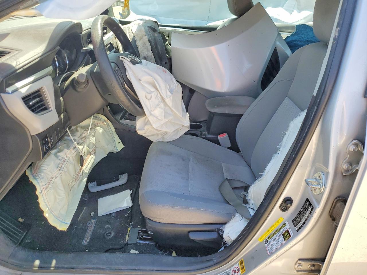 2015 TOYOTA COROLLA LE photo 7