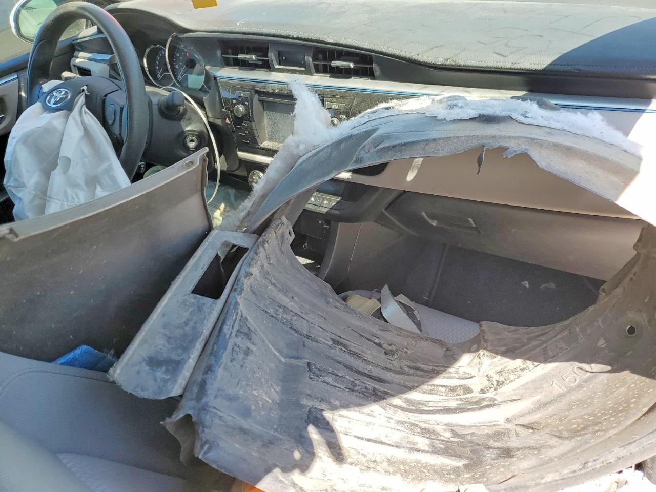 2015 TOYOTA COROLLA LE photo 8