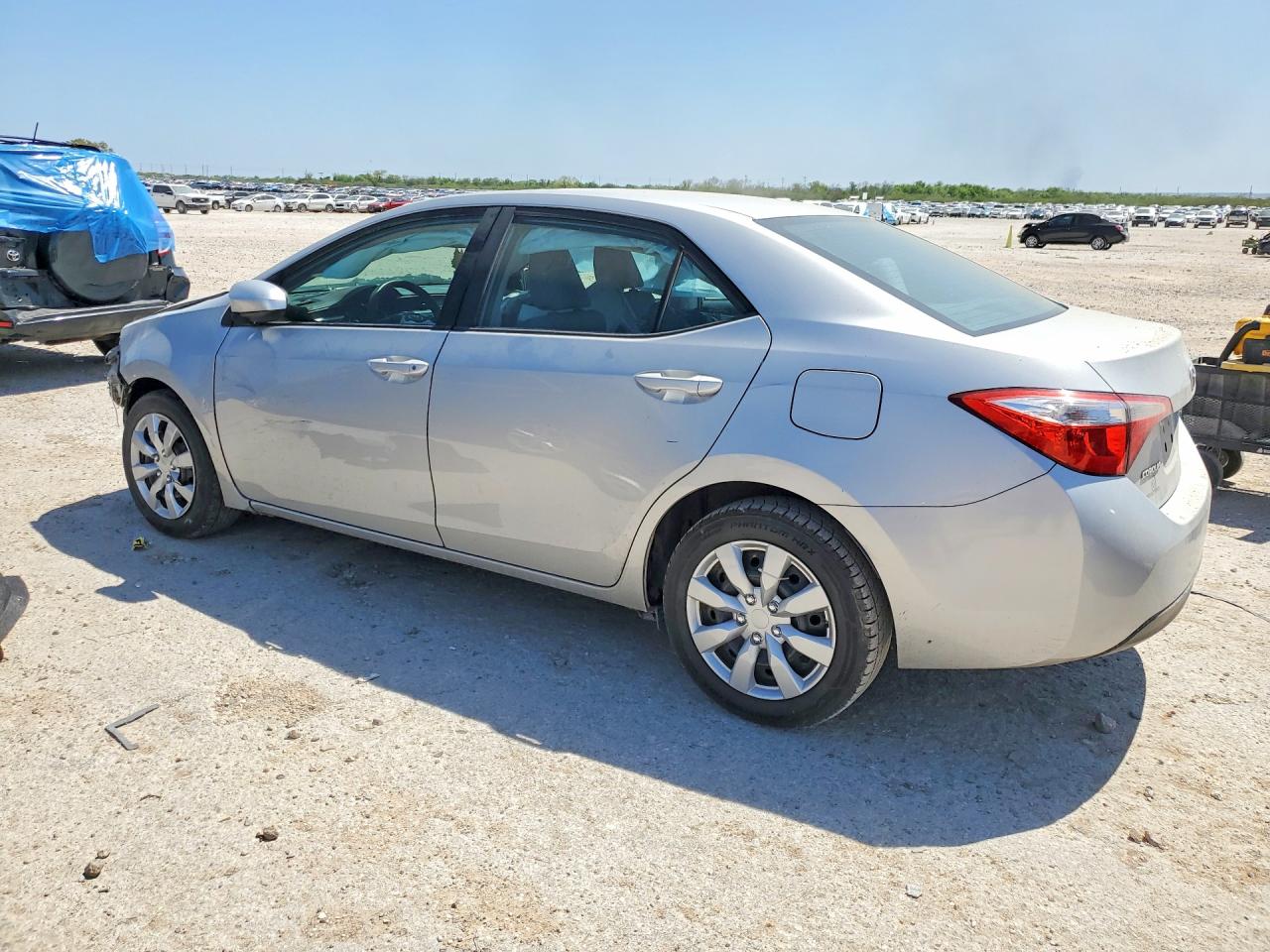 2015 TOYOTA COROLLA LE photo 2