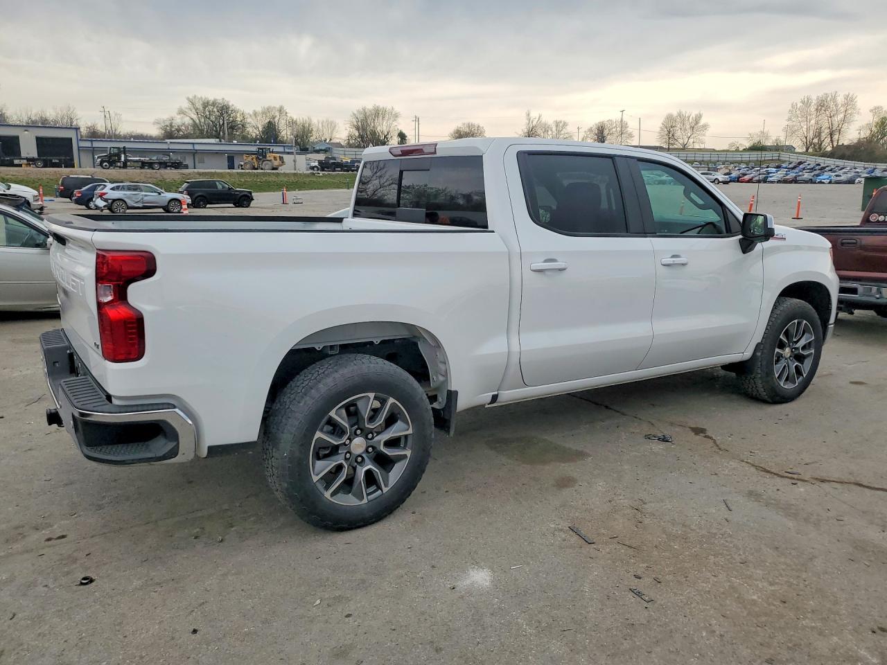 2025 CHEVROLET SILVERADO K1500 LT photo 3