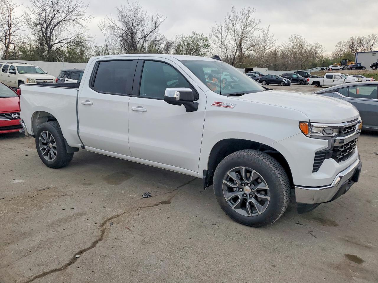 2025 CHEVROLET SILVERADO K1500 LT photo 4