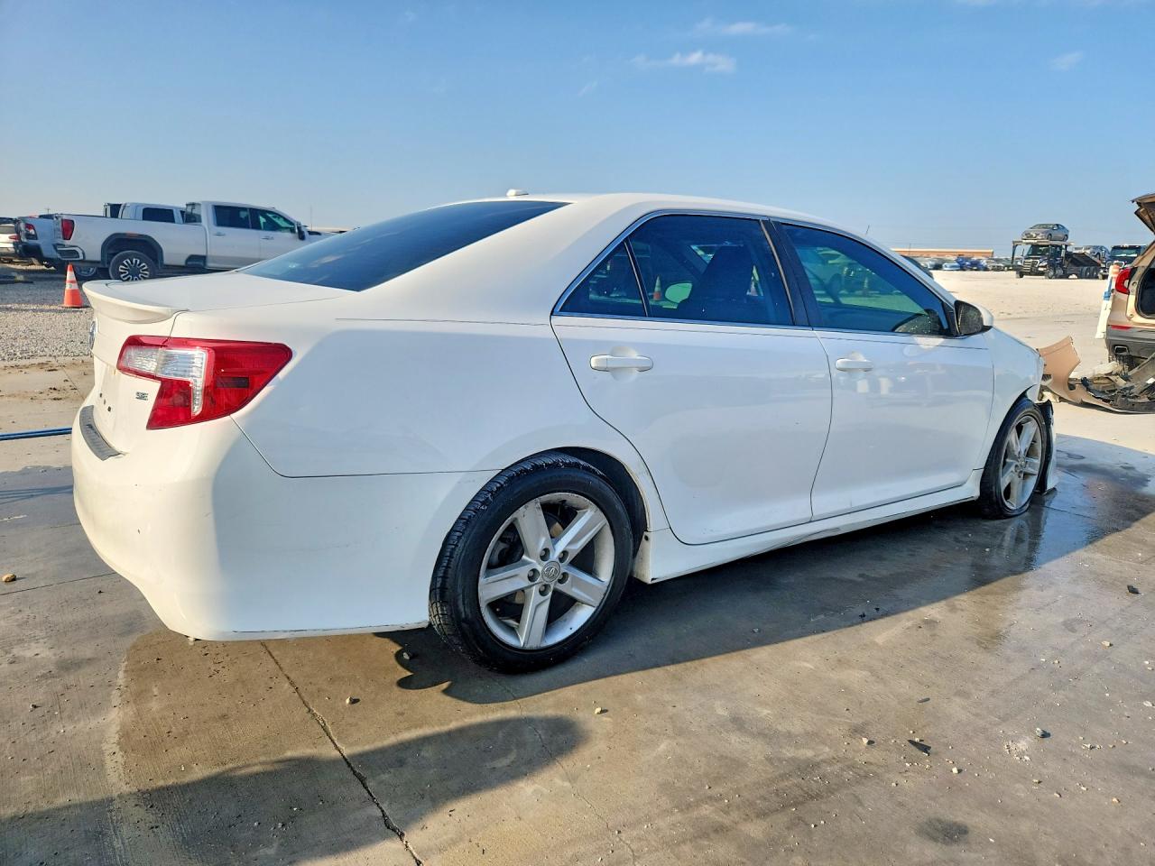 2012 TOYOTA CAMRY SE photo 7