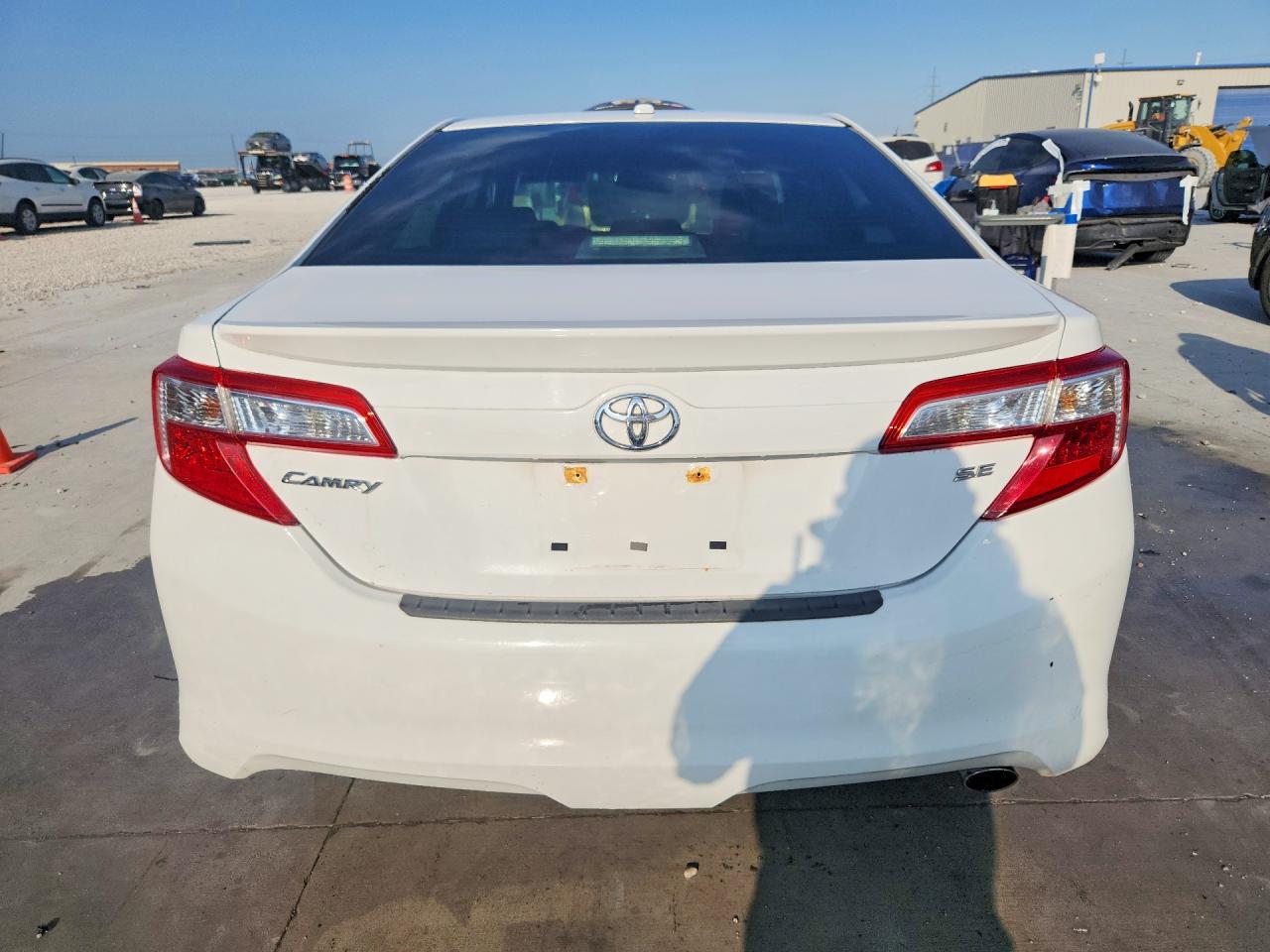 2012 TOYOTA CAMRY SE photo 16