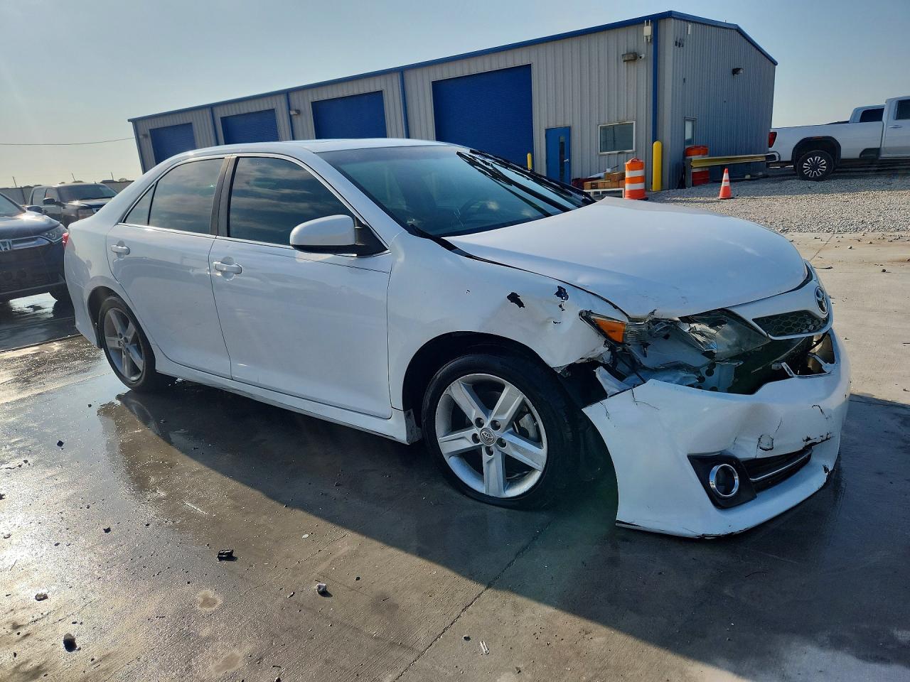 2012 TOYOTA CAMRY SE photo 10