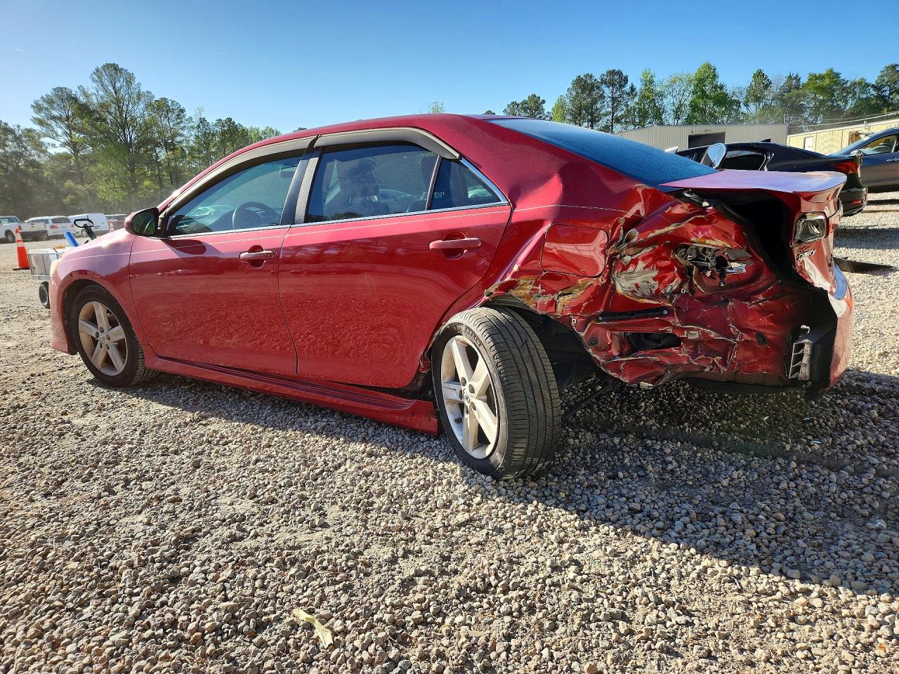 2014 TOYOTA CAMRY SE photo 3