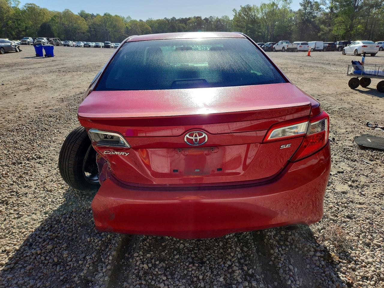 2014 TOYOTA CAMRY SE photo 11