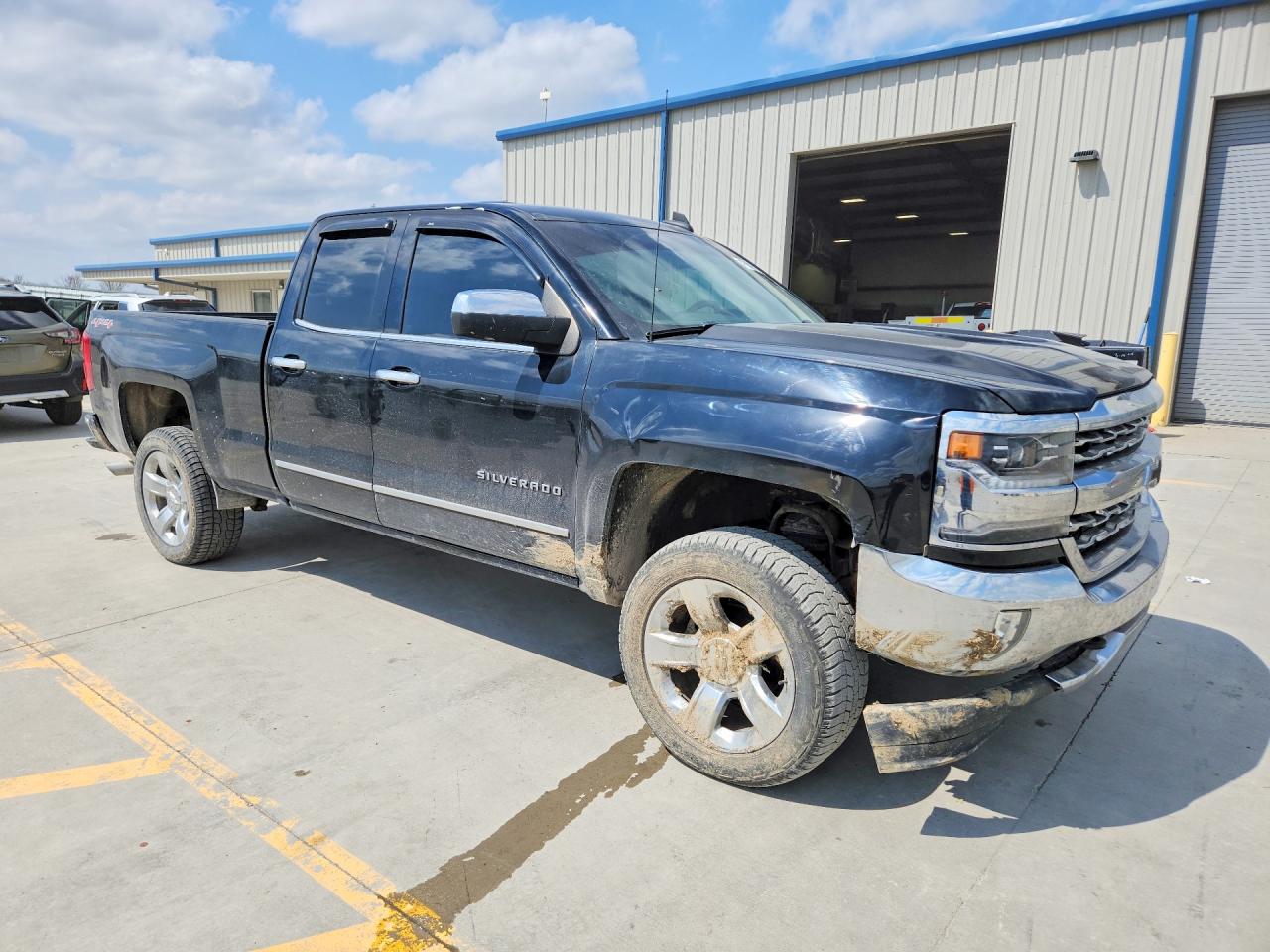 2017 CHEVROLET SILVERADO K1500 LTZ photo 4
