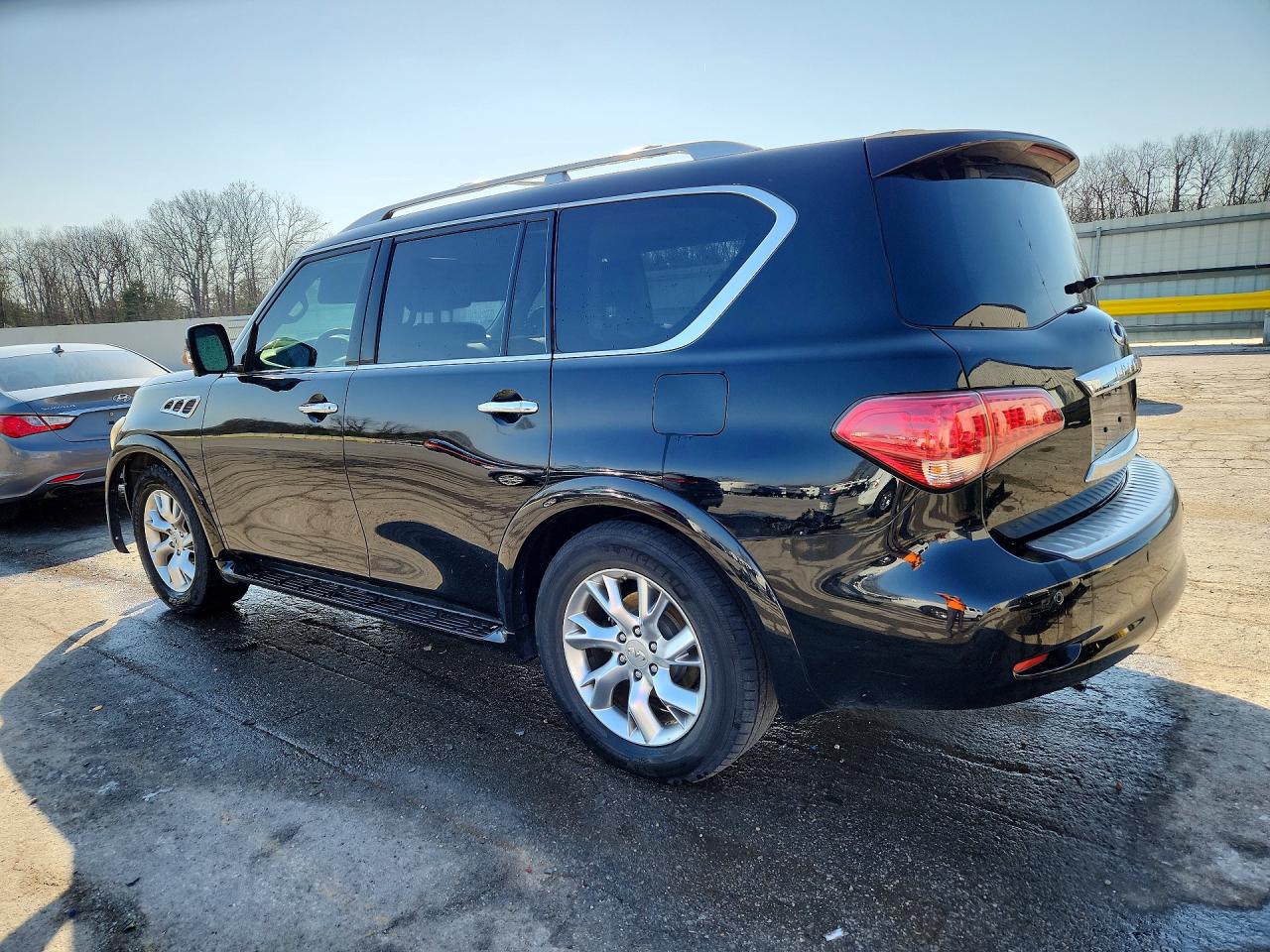 2013 INFINITI QX56 BASE photo 3