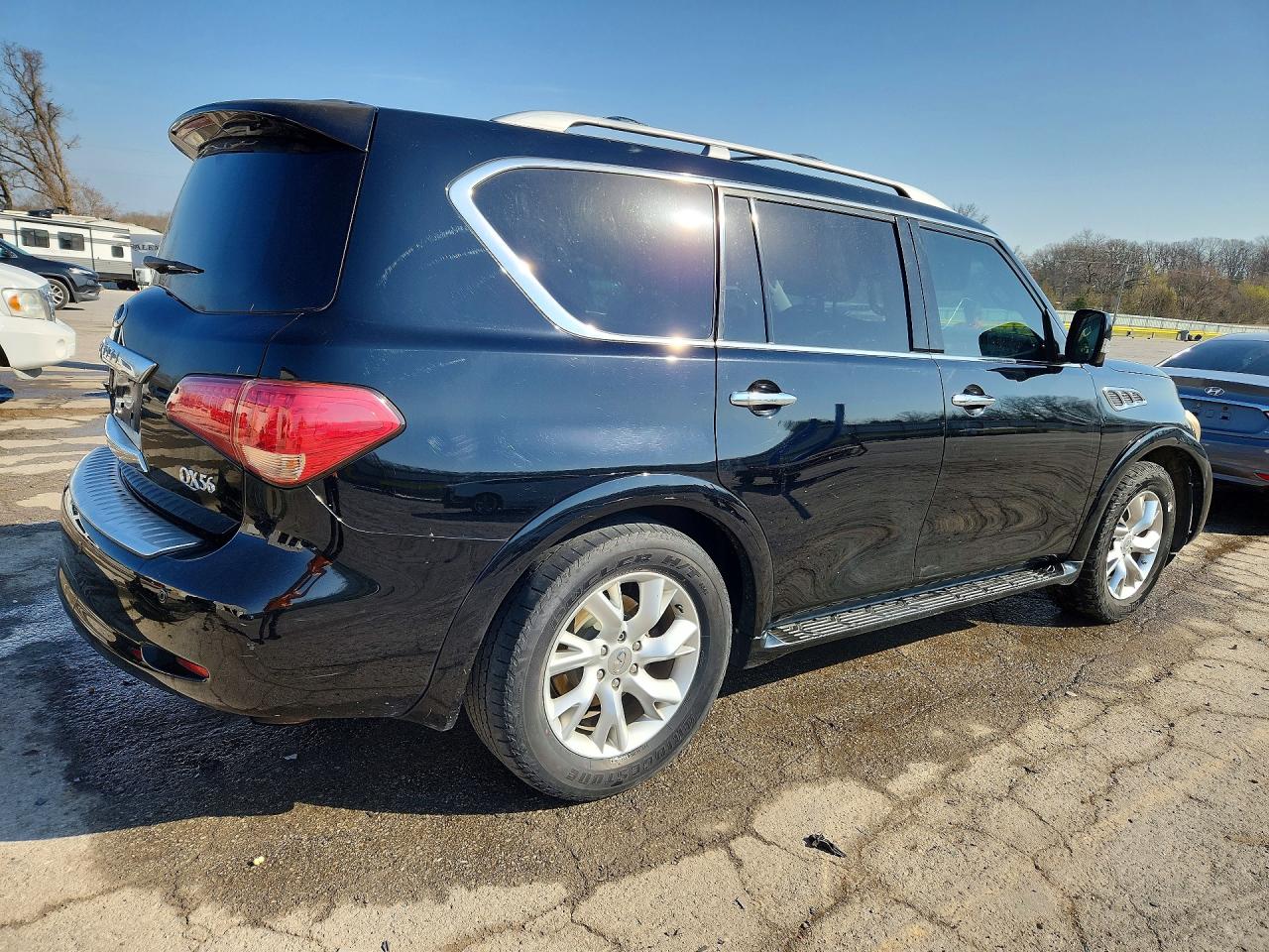 2013 INFINITI QX56 BASE photo 5
