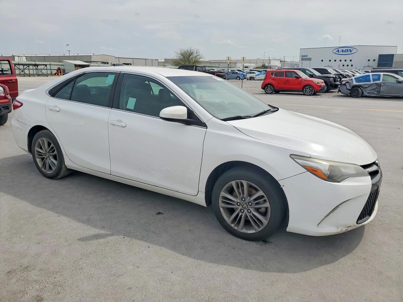 2017 TOYOTA CAMRY SE photo 10