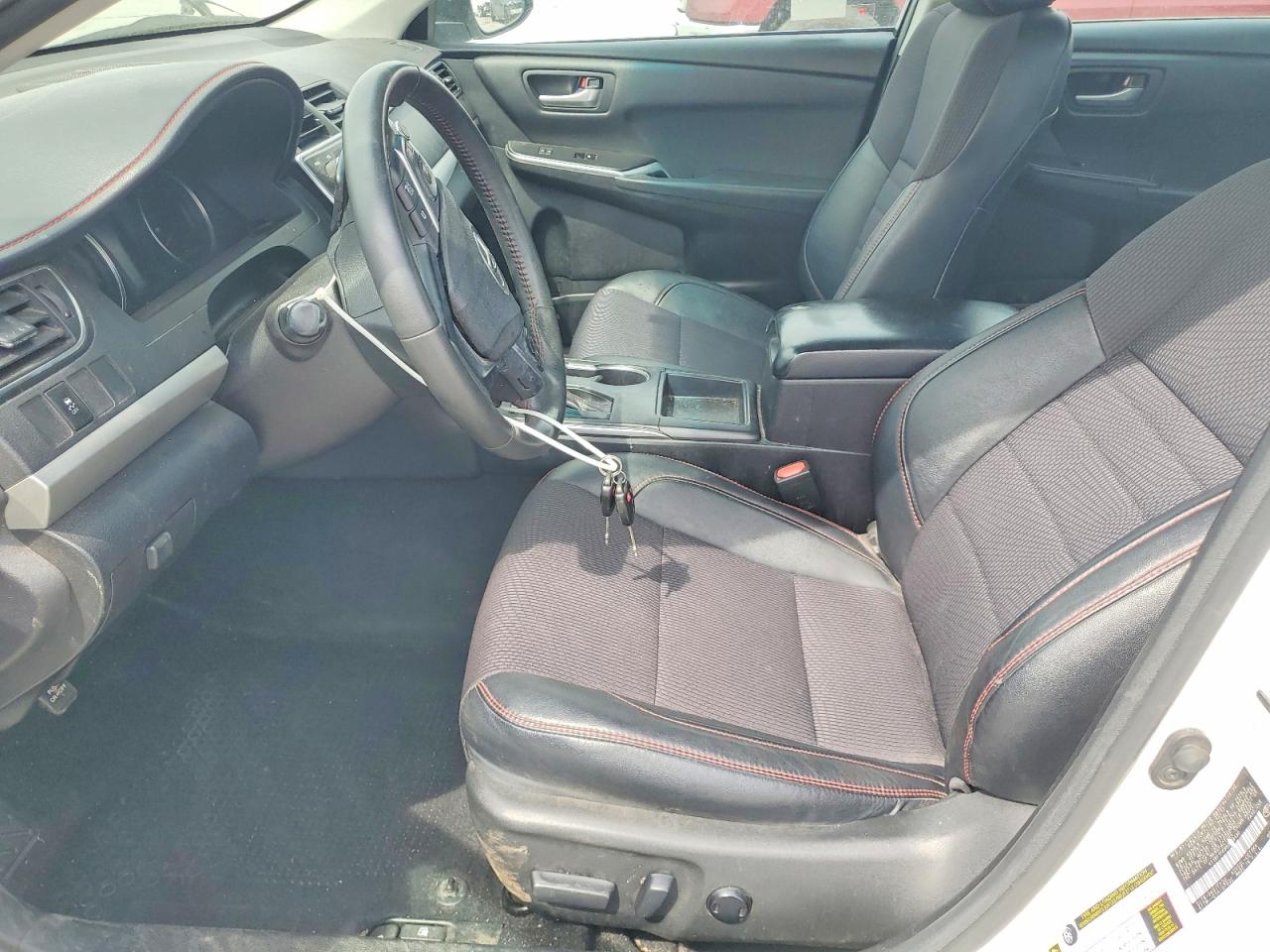 2017 TOYOTA CAMRY SE photo 19