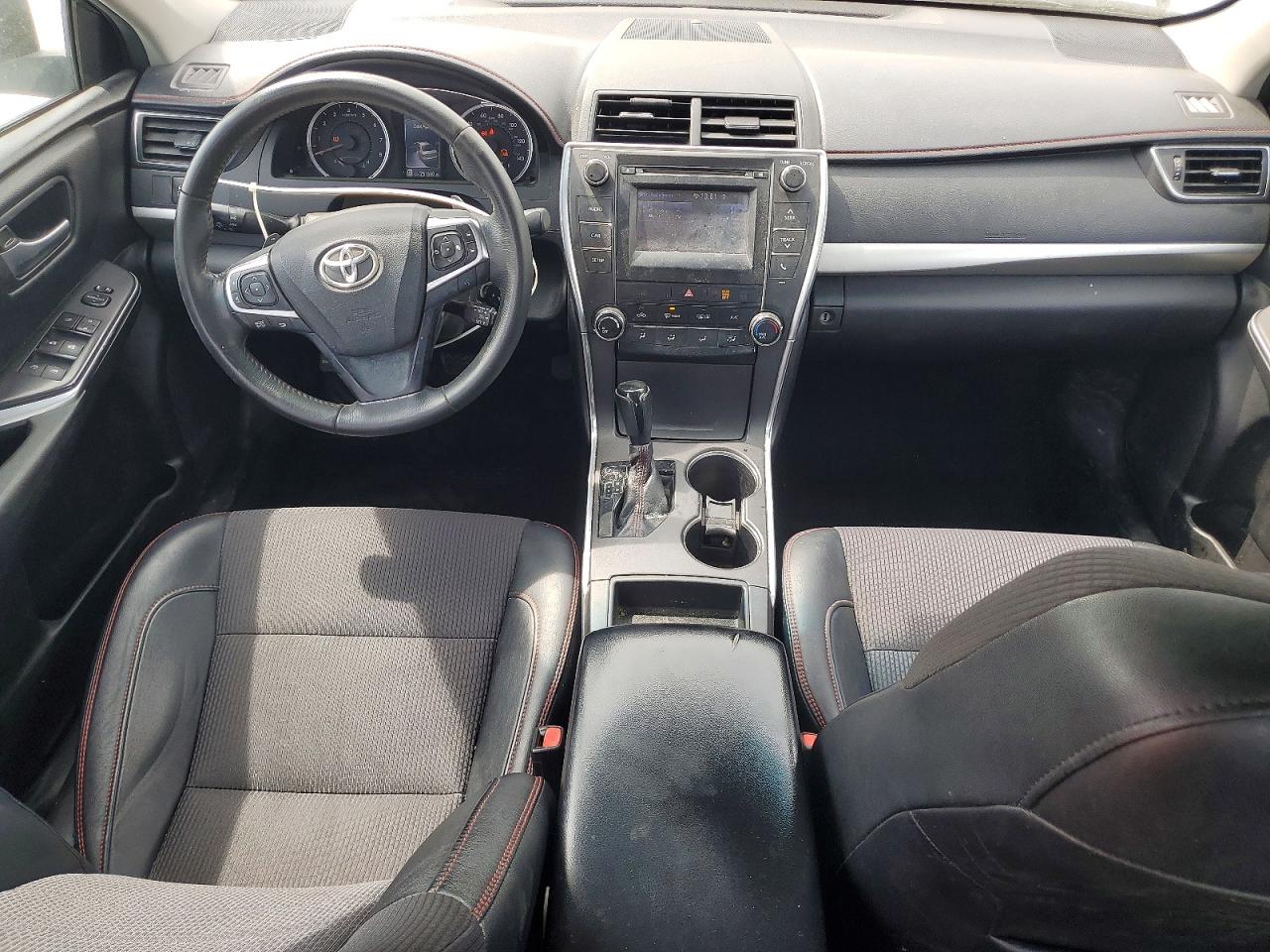 2017 TOYOTA CAMRY SE photo 22