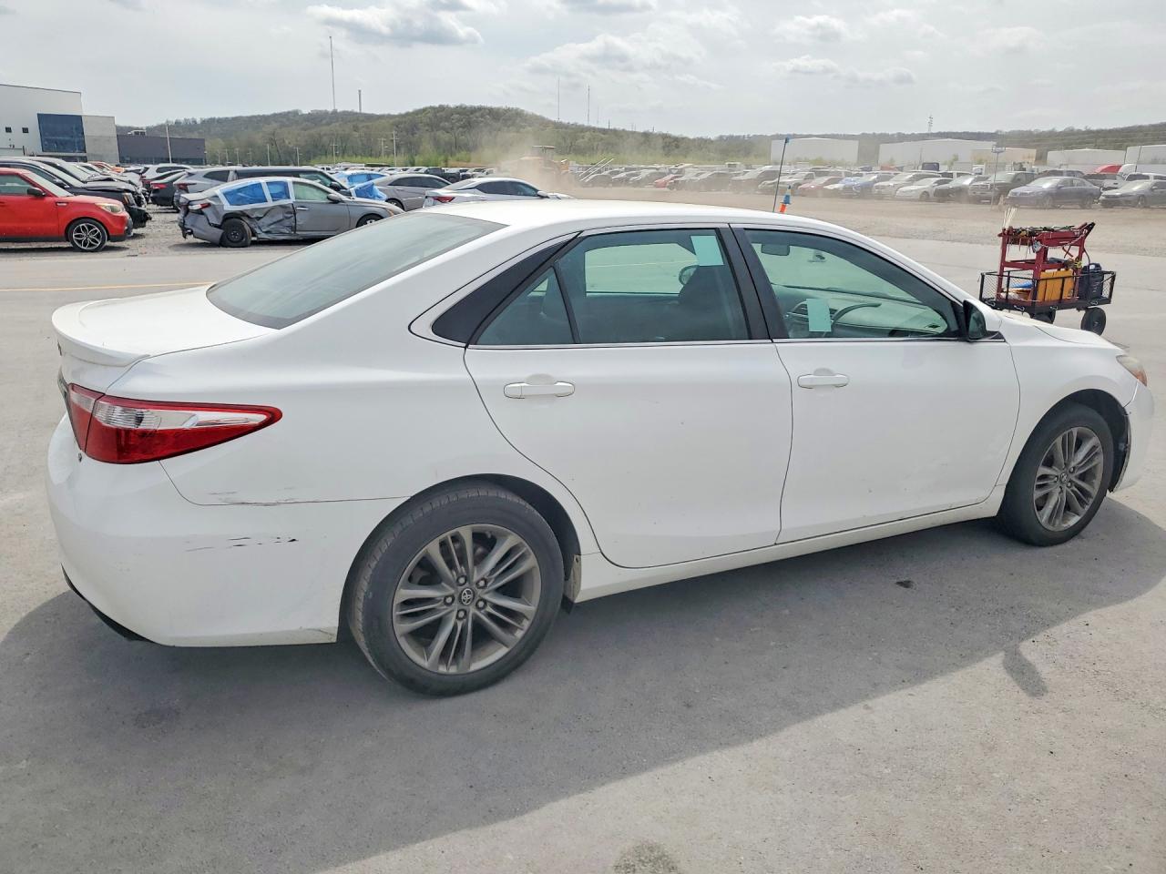 2017 TOYOTA CAMRY SE photo 7