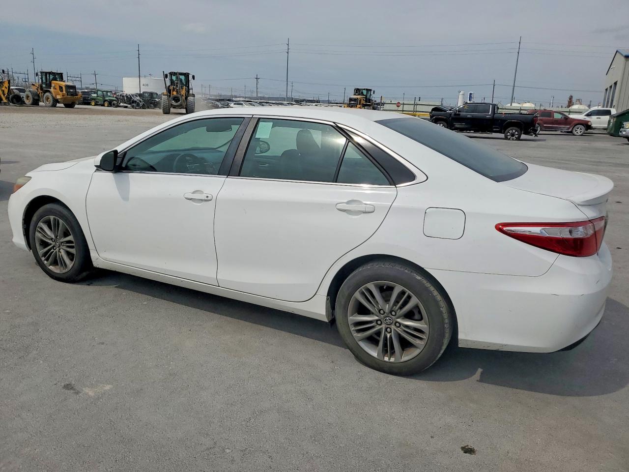 2017 TOYOTA CAMRY SE photo 4