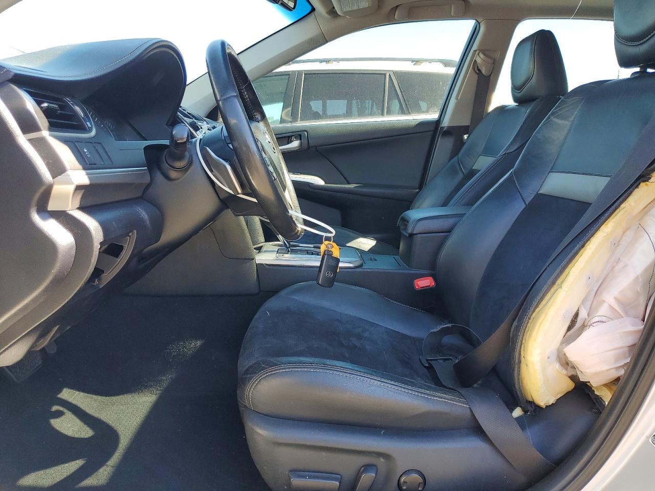2012 TOYOTA CAMRY SE photo 19