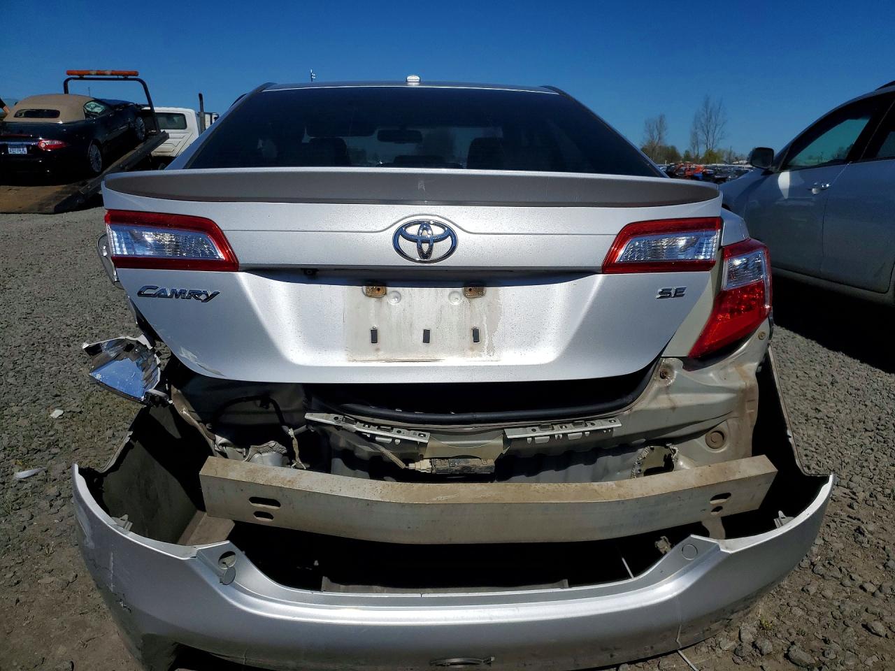 2012 TOYOTA CAMRY SE photo 16