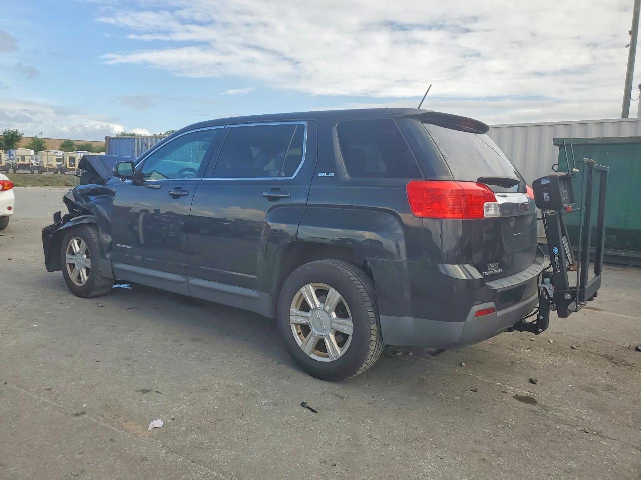 2015 GMC TERRAIN SLE photo 3