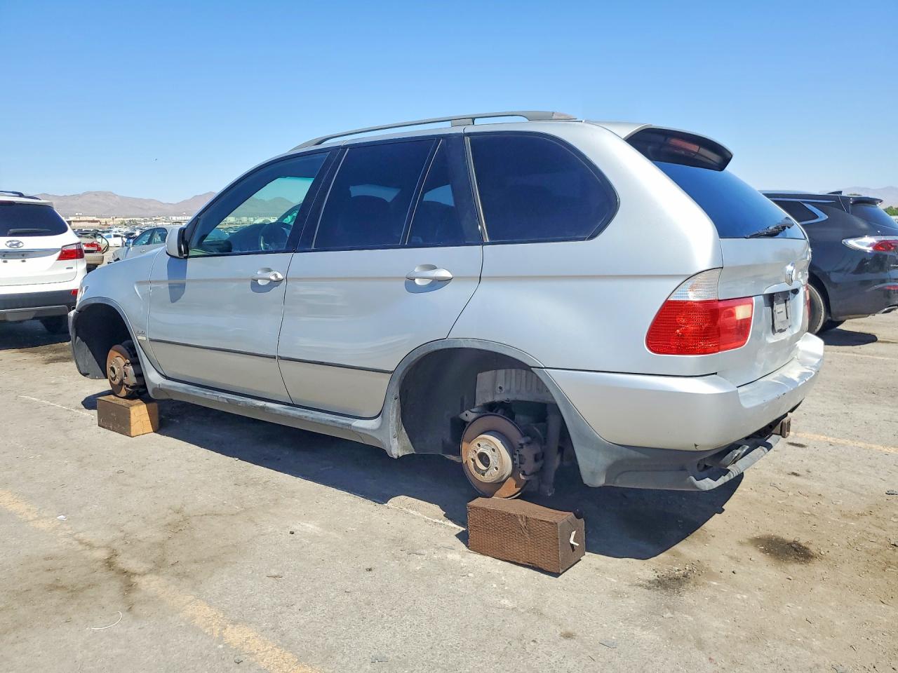 2000 BMW X5 4.4I photo 2